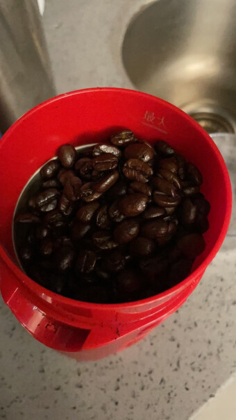 德龙咖啡机半自动咖啡机储水箱是塑料的还是玻璃的？