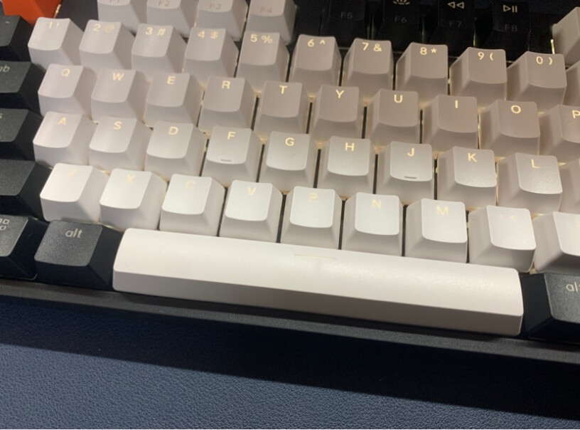 京东京造C2有线机械键盘怎么切换灯光？