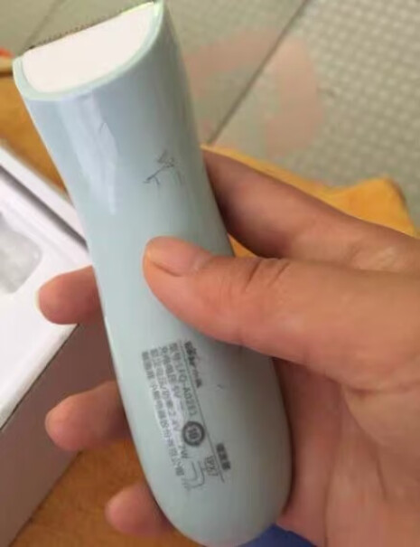 小熊婴儿理发器低噪轻音防水剃头器刀头什么材质的？