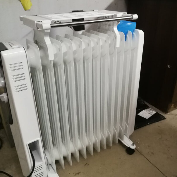 格力取暖器只能热周围20cm，那些说热的是买得同一样东西吗？