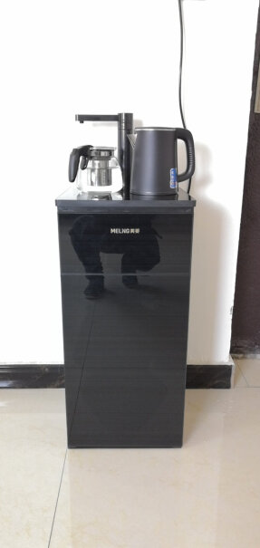 美菱茶吧机家用多功能智能温热型立式饮水机有管子么？