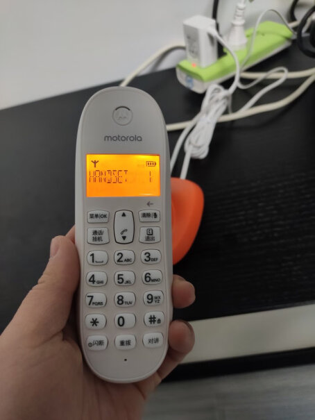 摩托罗拉Motorola数字无绳电话机无线座机是不是插卡 用的跟手机一样？
