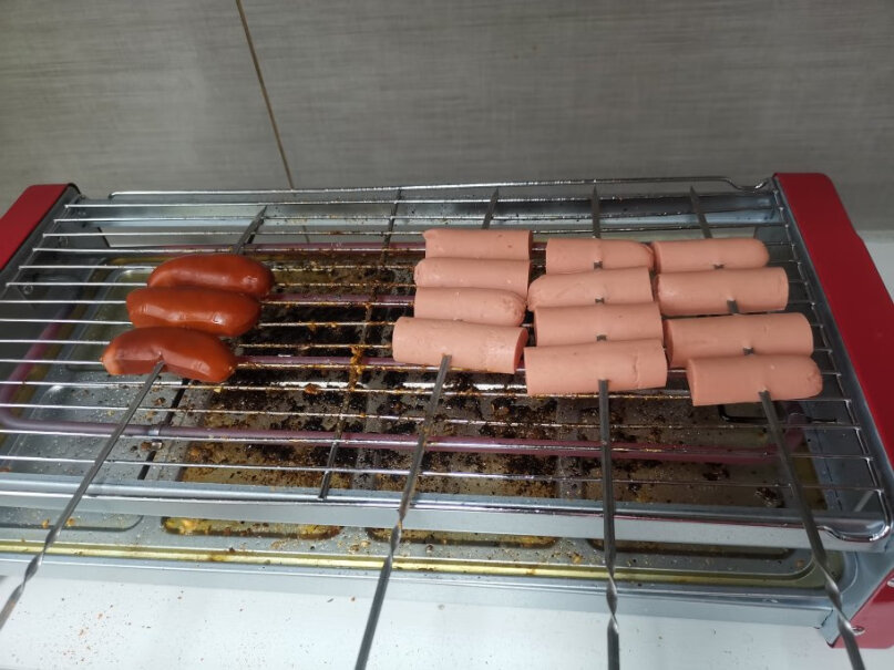 康佳电烧烤炉室内韩式家用无烟不粘锅上层的烤盘是可以换烤网用的吗？一块烤网还是两块呀？