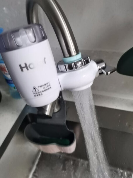 海尔HT101-1水龙头净水器台式净水机家用厨房过滤器自来水你好滤心上的塑料得撕下吧？