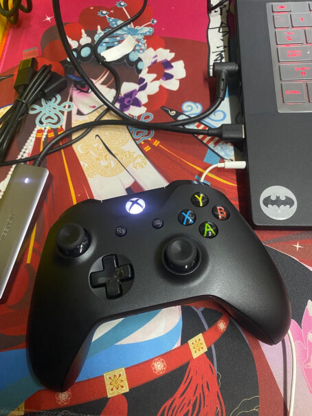 微软Xbox无线控制器磨砂黑+Win10适用的无线适配器无线手柄带振动吗？