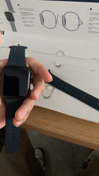 Apple Watch SE 智能手表 GPS款 40毫米米金色铝金属表壳 星光色运动型表带MKQ0电池能用多久？