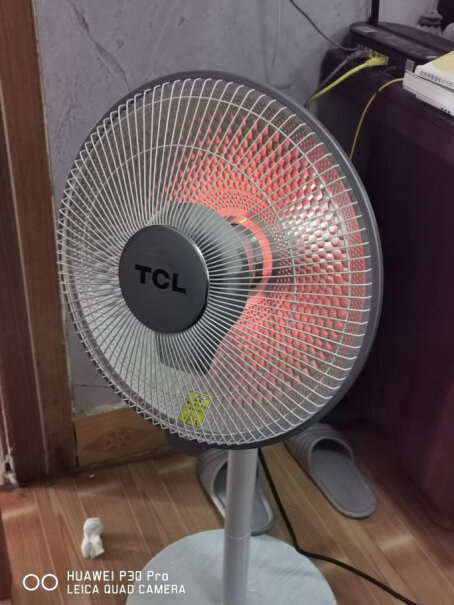 TCL取暖器你们买的小太阳最上面的热度跟左右的热度一样吗？