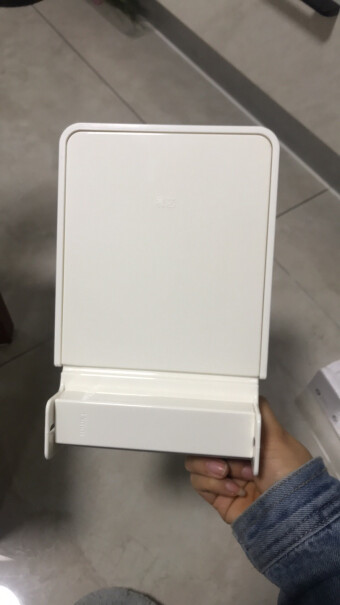 展艺烘焙工具请问大家买的这个吐司盒盖子是不是太紧，推拉很费劲？