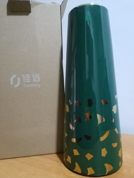 京东（JINGDONG）花瓶花艺佳佰花瓶陶瓷摆件古典客厅插花奢华锥形25cm花插白色金片坑不坑人看完这个评测就知道了！大家真实看法解读？