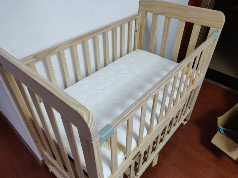 babycare婴儿床垫小床垫乳胶天然椰棕宝宝床垫5960有床垫送吗？