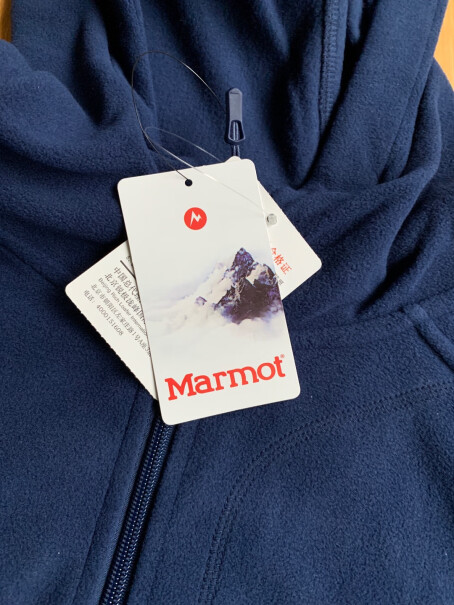 Marmot这个面料粘毛吗？
