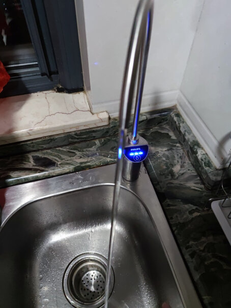 飞利浦小方盒SRO500净水器厨房家用直饮RO反渗透纯水机你们的都能连上网吗？我的wifi灯一直闪，而且总是联网失败.