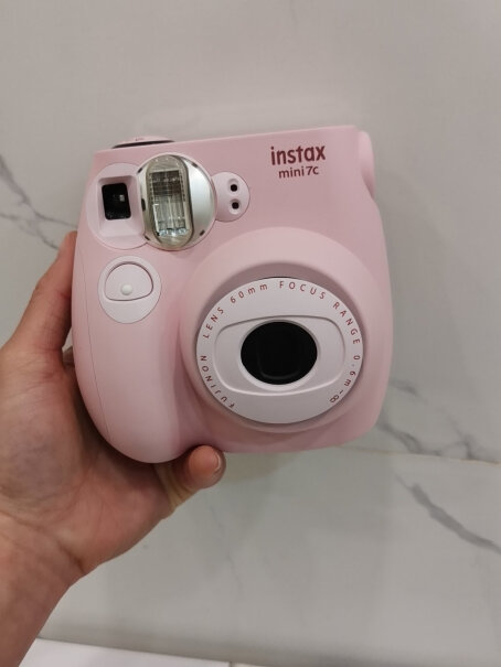 富士instax mini7+蓝这个拍出来是镜像吗脸是不是歪的？