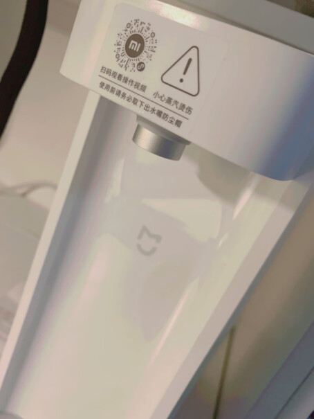 米家小米即热饮水机C1大家喝这个机器出来的水里有没有一股塑料味啊？用了快一周还是有？