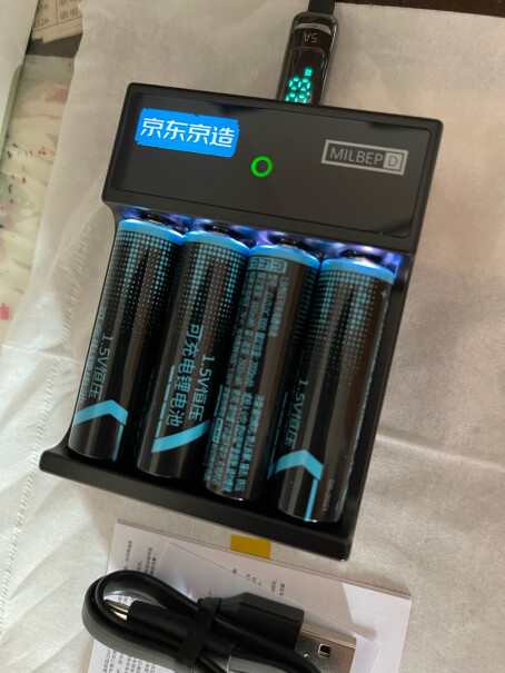 京东京造5号充电锂电池电池充电为什么显示器灯不亮？
