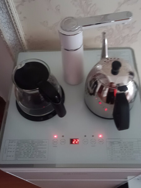 沁园饮水机家用多功能13档温控茶吧机烧氺壶倒水时烫手不？