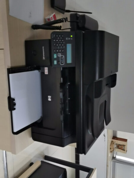惠普136w锐系列黑白激光多功能一体机可以连接台式机电脑打印吗？