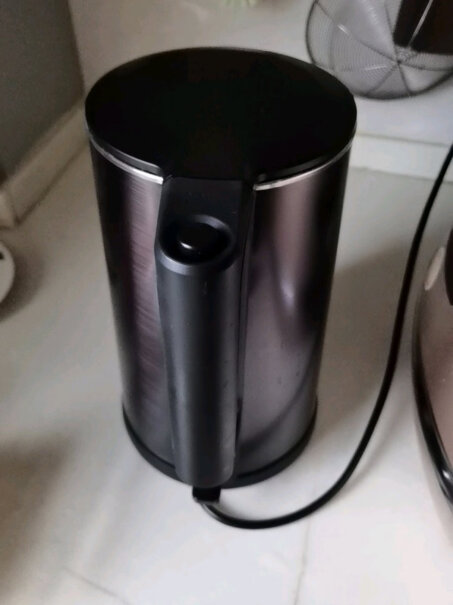 美的电水壶热水壶304不锈钢电热水壶可温控吗？