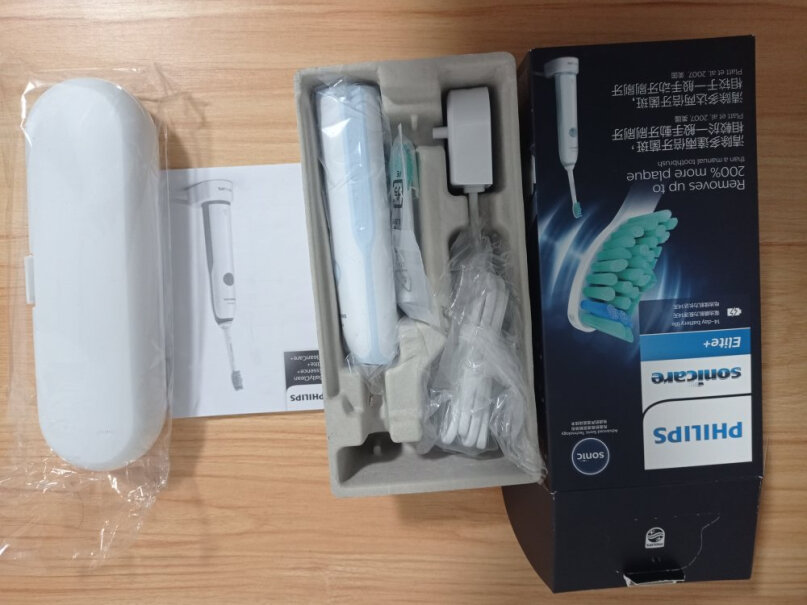 飞利浦电动牙刷充电式成人声波震动米白色电动牙刷HX3216这个牙刷送牙刷盒嘛？看起来很方便随时带强？