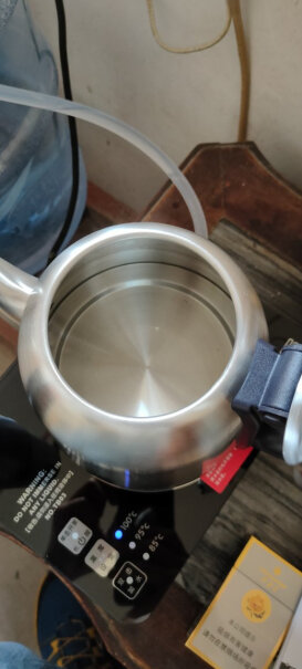 电热水壶功夫茶吉谷控温恒温烧水半自动茶具抽水的时候会溅水吗？