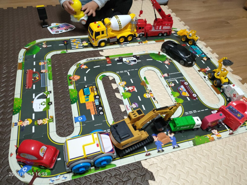 TOI城市交通轨道大块底板拼图3-4-5-6岁男孩玩具女孩生日礼物儿童过家家宝宝玩具公路快满五岁的男孩买这个会不会太幼稚？