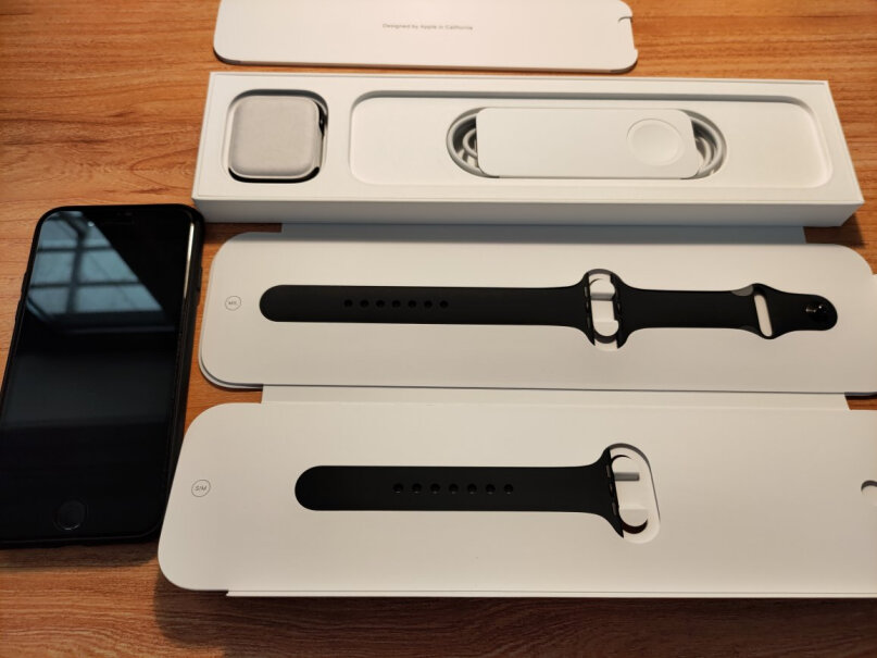 Apple Watch 6 GPS+蜂窝款 44mm深空灰色女生用黑色百搭耐看还是银白色百搭耐看？