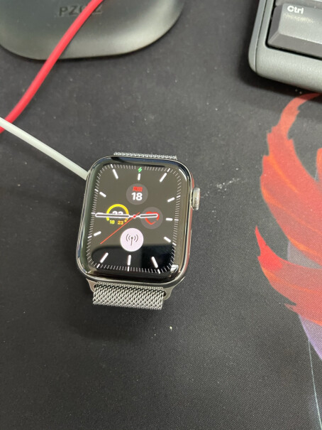 Apple Watch 6蜂窝44mm智能手表有没有人能告诉我不锈钢的比铝金属的好在哪里，奶更抗氧化？