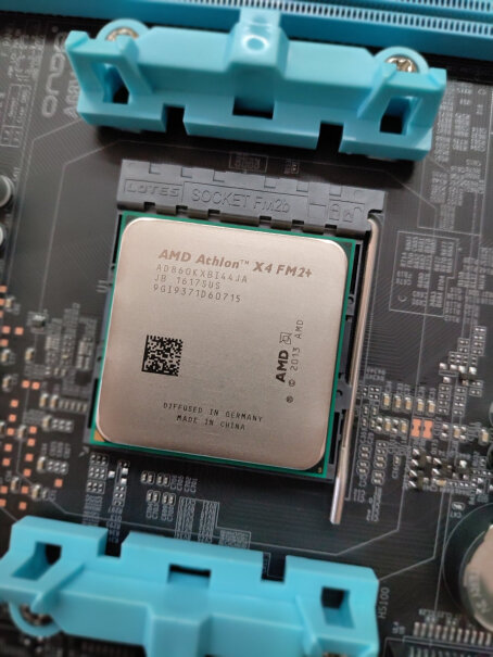 AMD X4 860K 四核CPU这个有没有风扇？