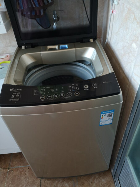 小天鹅8公斤变频波轮洗衣机全自动请问甩干怎么样？甩完还会滴水吗？