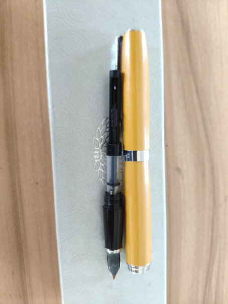 英雄钢笔382商务办公铱金钢笔签字笔笔尖细不细？