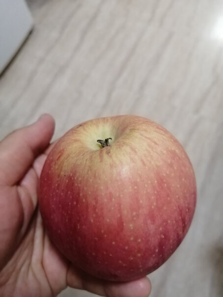 烟台红富士苹果12个礼盒净重2.6kg起是2018年的苹果吗？