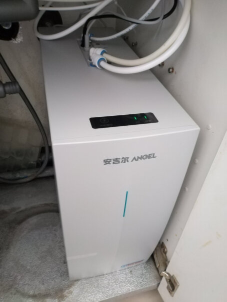 安吉尔净水器家用京品家电有储水罐吗。还有什么配件？