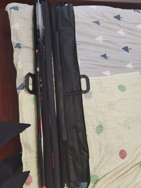 武汉天元浪尖竿包1.25米银2米的钓伞收缩后1.08米，竿包好放吗？