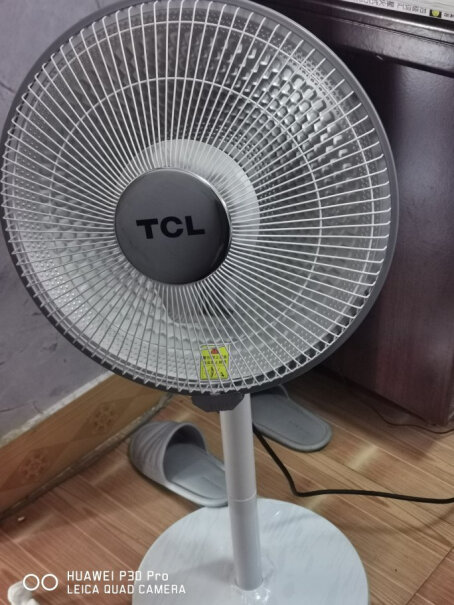 TCL取暖器你们买的小太阳最上面的热度跟左右的热度一样吗？