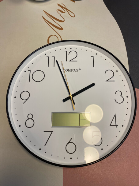 康巴丝挂钟客厅静音万年历钟表石英钟表挂墙卧室时钟薄边日历挂表直径多少？