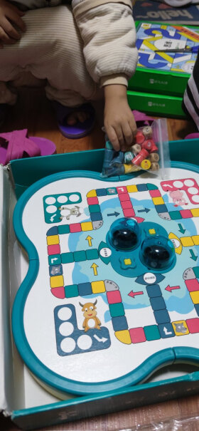 铭塔婴幼儿童玩具积木多米诺骨棋牌1-2-3周岁木制质实物和图片颜色差别很大，怎样处理。