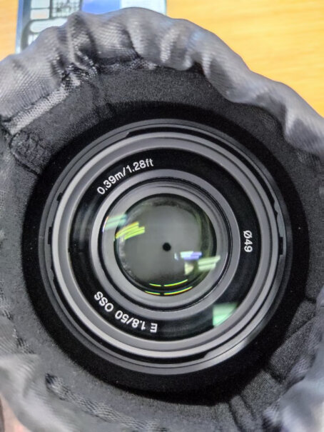 索尼E 30mm 微距镜头室内拍人像怎么样，等效50mm，拍照会不会隔着很远？锐度如何？谢谢？