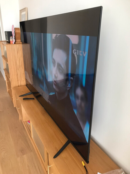 海信电视75E5G75英寸4K超清声控智慧屏新电视都配有什么？