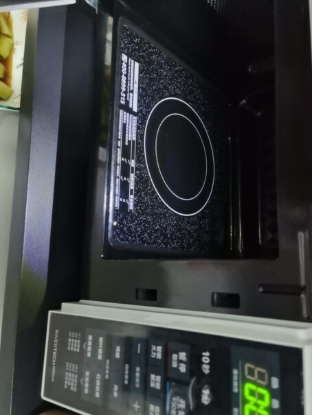 美的变频微波炉家用微烤一体机这是触屏的吗？之前买了个格兰仕的，那是薄膜按键，特难按，所以准备重新买个，请问这款怎么样值得购买吗？