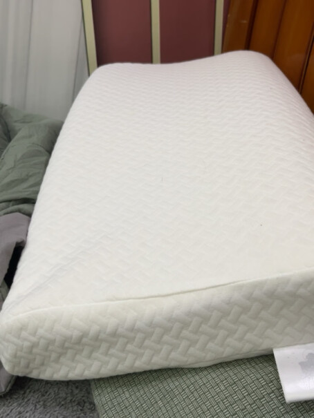 百丽丝乳胶枕 天然抗菌单人睡眠枕质量靠谱吗？3分钟了解评测报告！