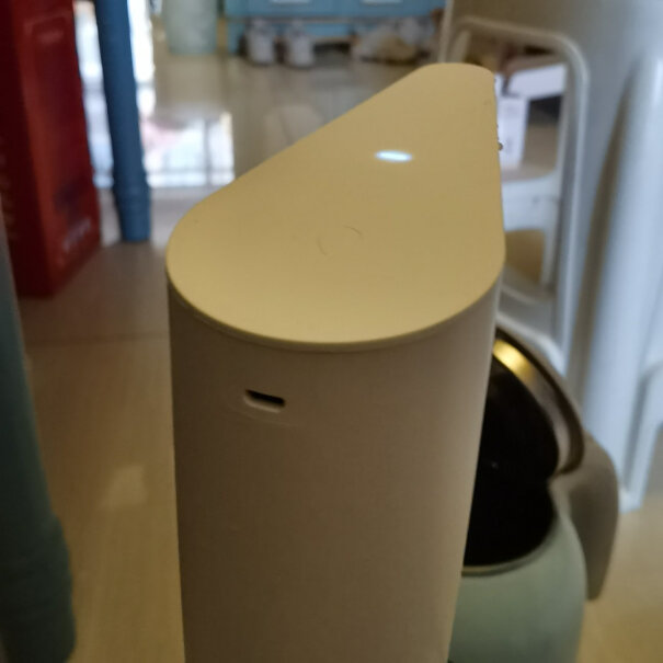 京东京造桶装水抽水器你们的安上也是松动的吗？还是要很用力的压到水桶口上？