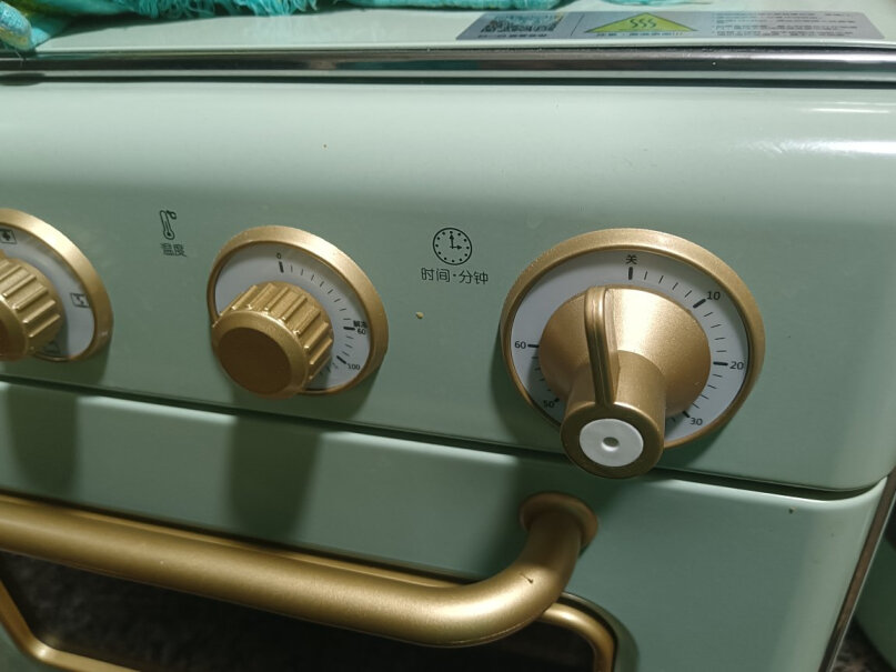 柏翠petrus空气炸锅烤箱一体机20L小型家用烤的时候机器外面烫吗？
