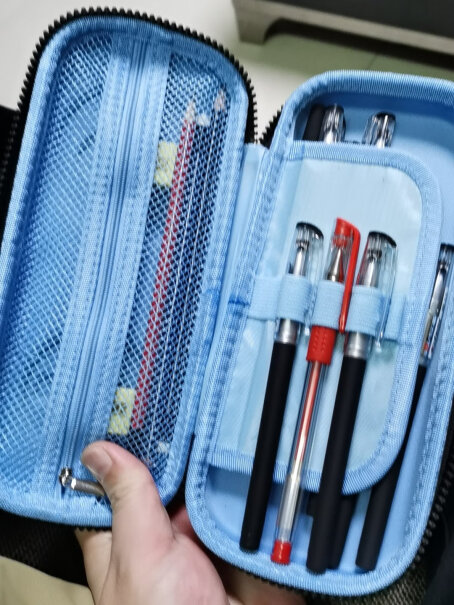 学生文具晨光M&G文具蓝色大容量笔袋EVA文具盒抗压耐摔来看下质量评测怎么样吧！评测值得入手吗？