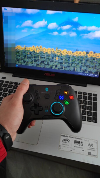 雷神G50多功能全平台蓝牙游戏手柄雷神手柄请问你们有谁拿这个玩过使命召唤手游，产品怎么样？