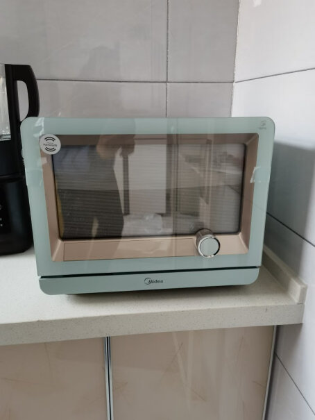 美的干果机家用多功能电烤箱请问大家这个里面有取烤盘的夹子吗？