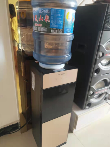 美菱饮水机立式家用办公双开门柜式温你们用的水桶是18升的，还是15.1升的？