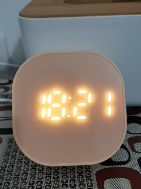 BBA闹钟静音倒计时器方块迷你夜光小闹钟为什么安上电池以后，不显示时间嘞？
