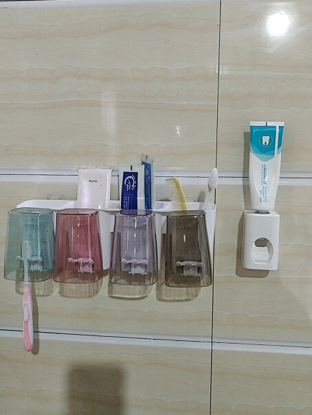 浴室用品富居FOOJO牙刷架置物架免打孔刷牙杯架使用体验,哪个更合适？
