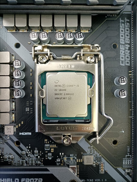 Intel i5-10400 盒装CPU处理器核显能玩LOL、CF游戏吗？有多少FPS