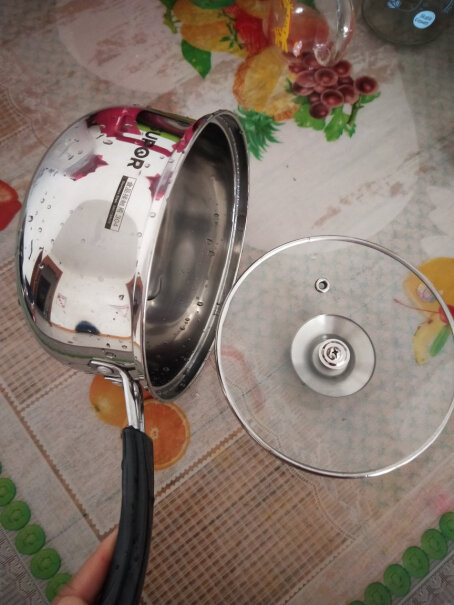 苏泊尔奶锅304不锈钢煮热奶锅你们买的不锈钢奶锅会有锈味吗？